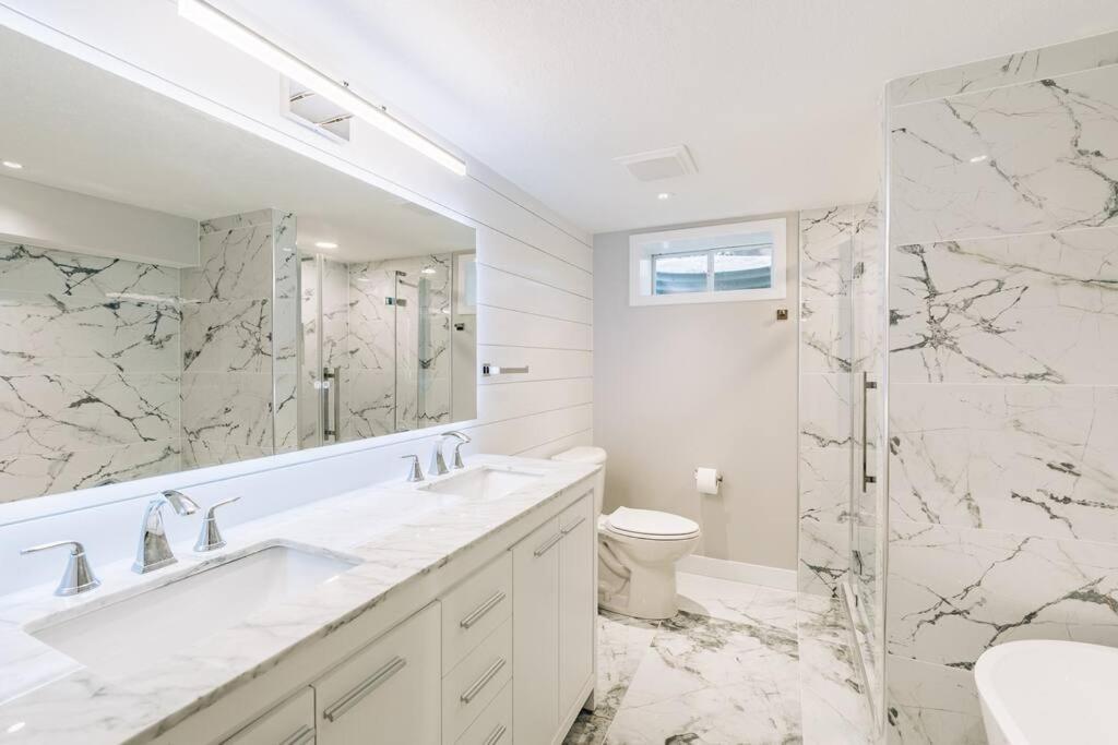 Beautiful Luxury Home Freshly Renovated With Big Yard, Seating & Grill Pad Cottage Grove Exteriér fotografie