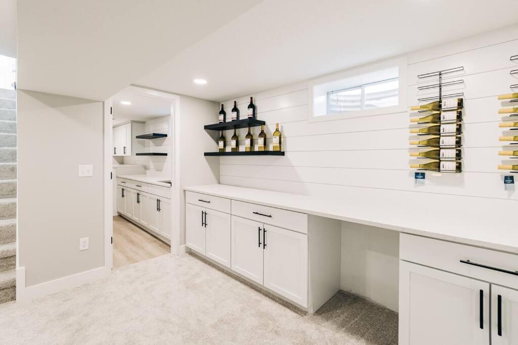 Beautiful Luxury Home Freshly Renovated With Big Yard, Seating & Grill Pad Cottage Grove Exteriér fotografie